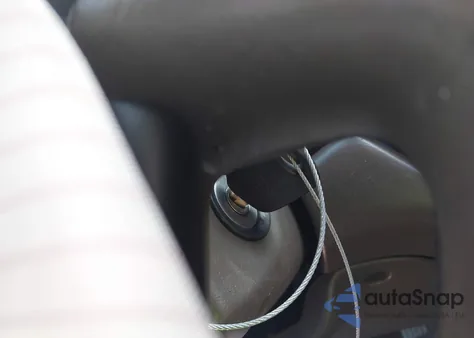 2000 Ford Focus Se z USA, uszkodzony, nr VIN 1FAFP3435YW292500